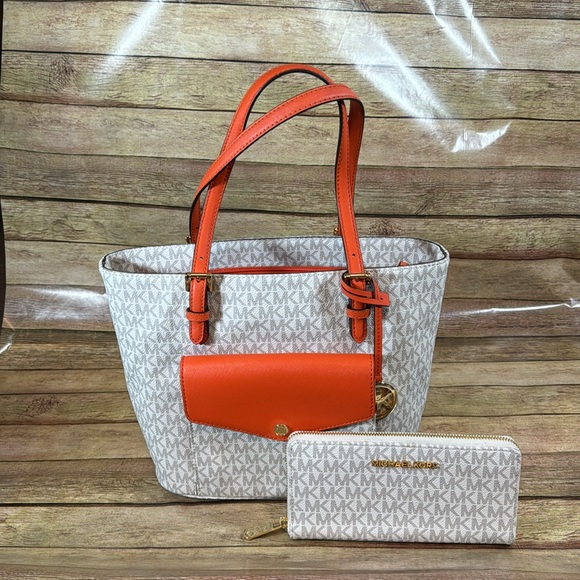 MICHAEL Michael Kors Handbags - NWOT- Jet Set Medium Multifunction Pocket Tote Bag with Wallet